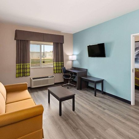 Super 8 By Wyndham Lubbock West Hotel Екстериор снимка