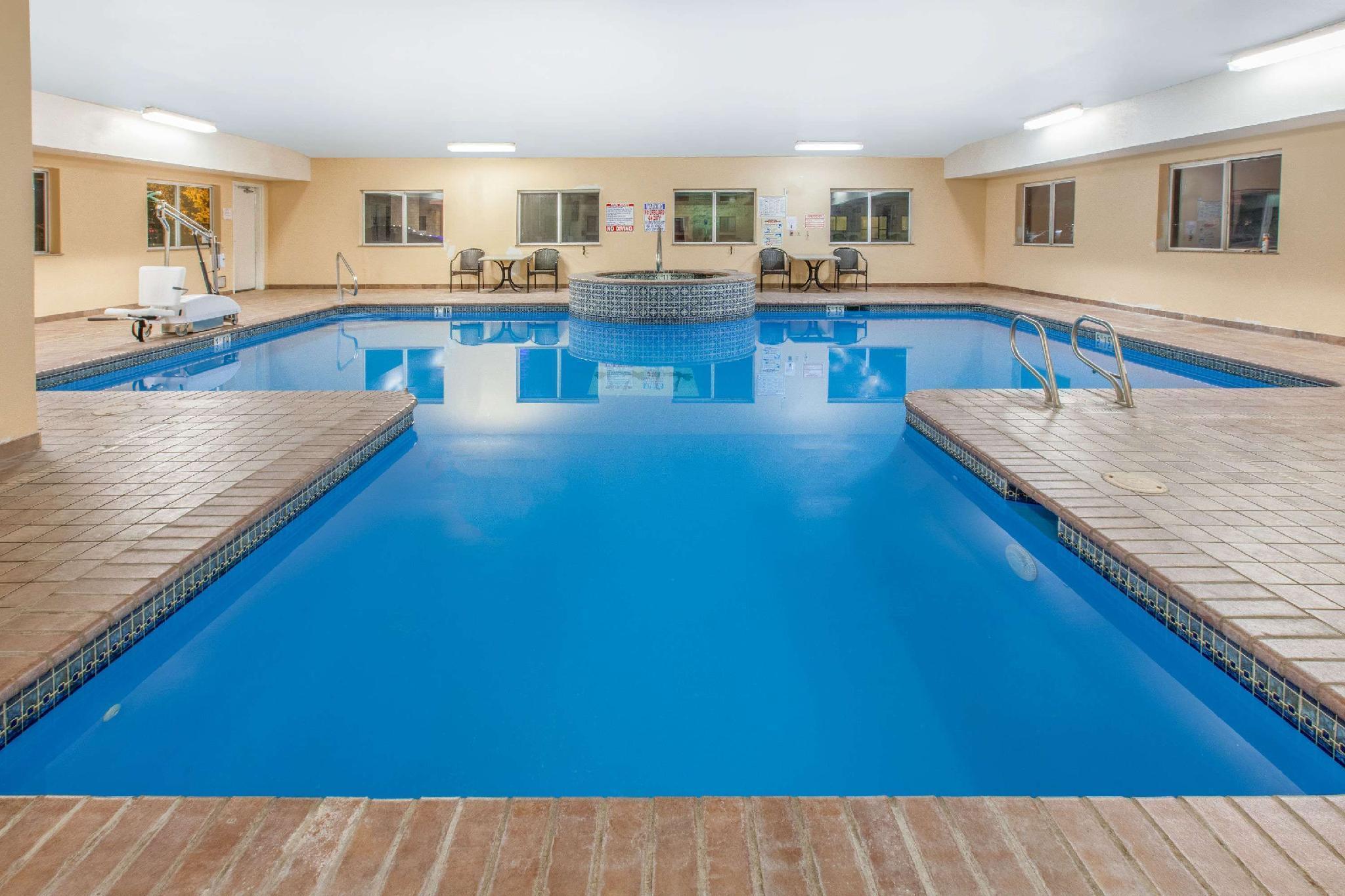 Super 8 By Wyndham Lubbock West Hotel Екстериор снимка