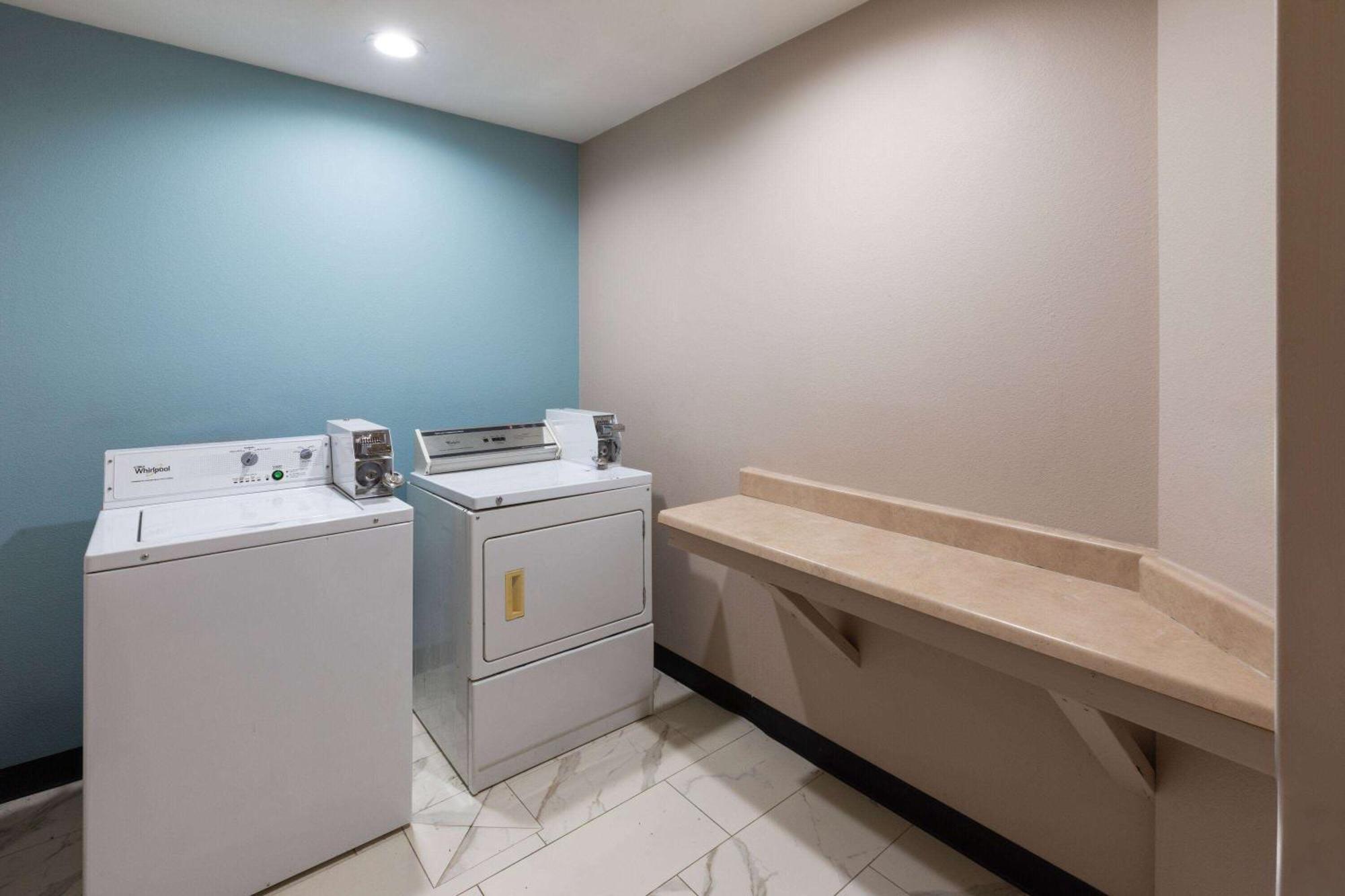 Super 8 By Wyndham Lubbock West Hotel Екстериор снимка