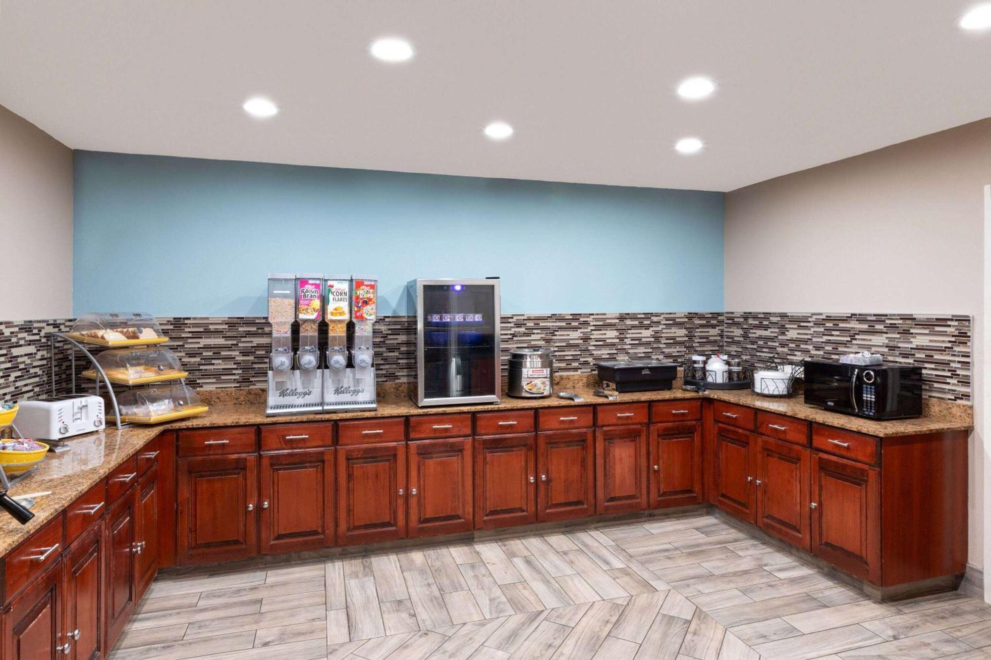 Super 8 By Wyndham Lubbock West Hotel Екстериор снимка