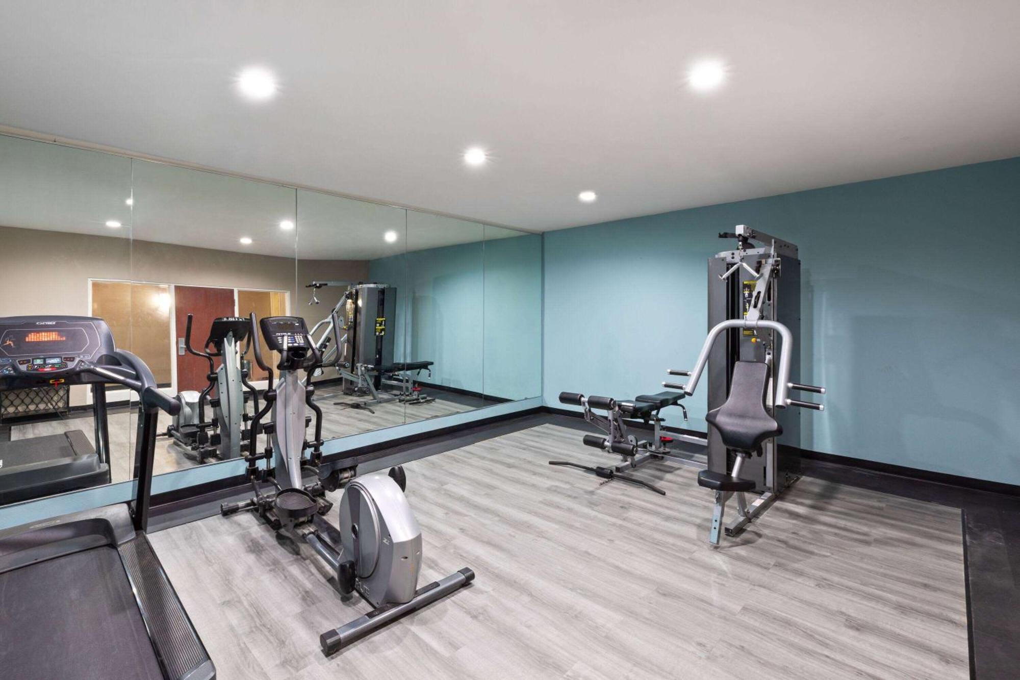 Super 8 By Wyndham Lubbock West Hotel Екстериор снимка