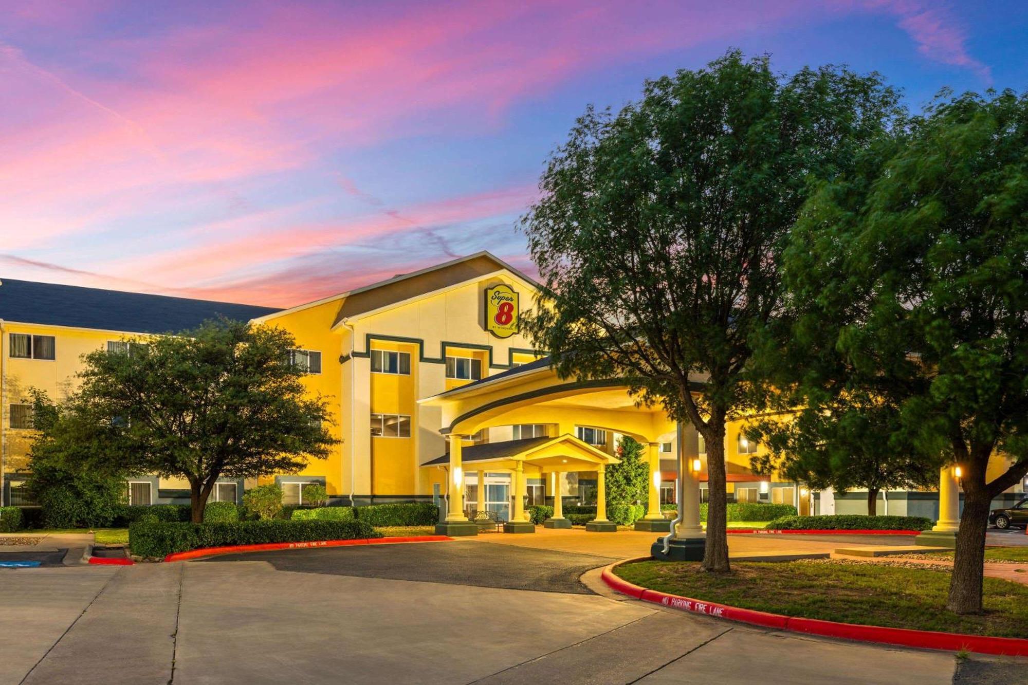 Super 8 By Wyndham Lubbock West Hotel Екстериор снимка