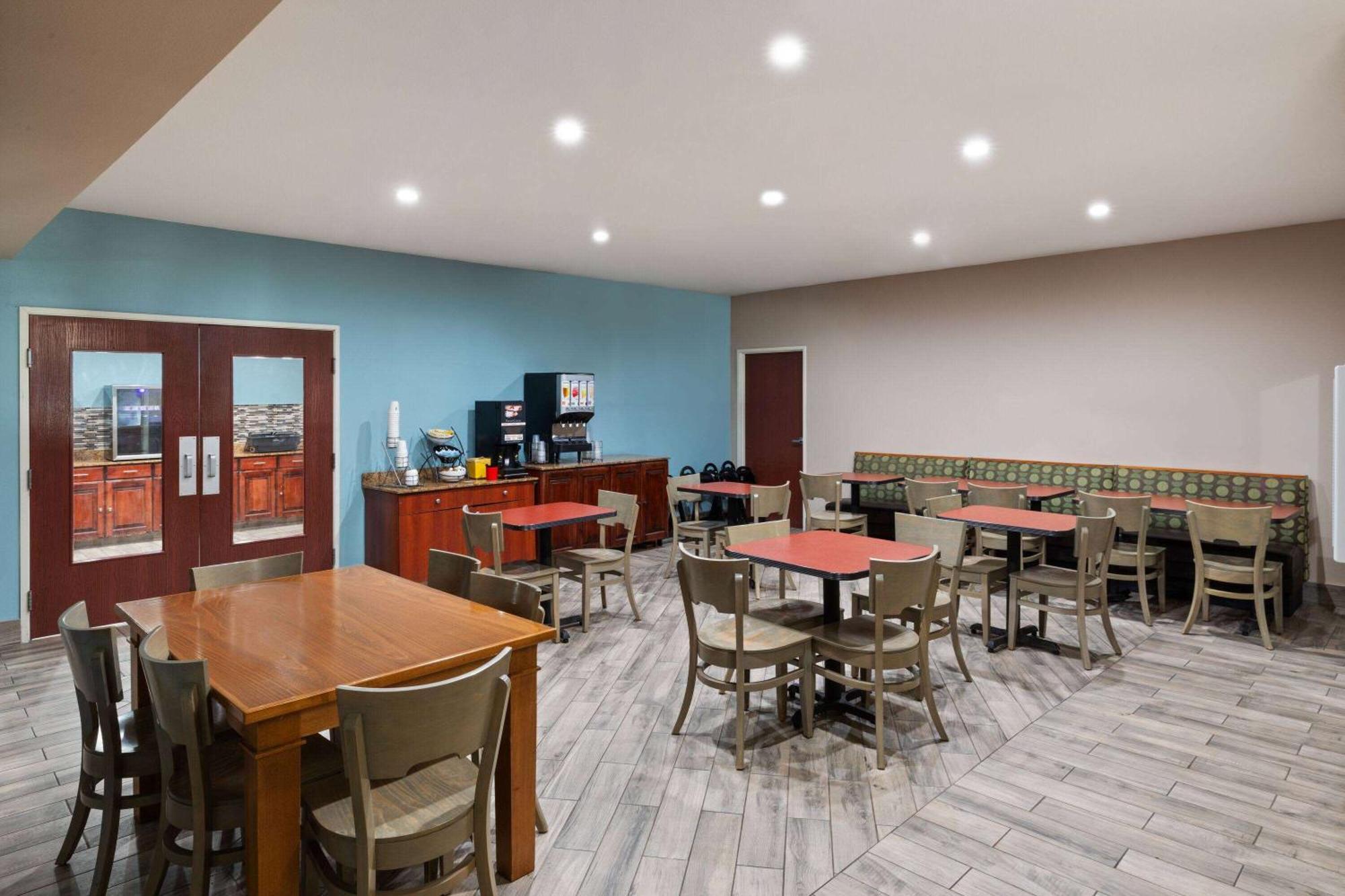 Super 8 By Wyndham Lubbock West Hotel Екстериор снимка